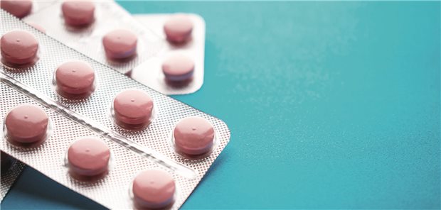 Eien Blisterverpackung mit Tabletten darin.